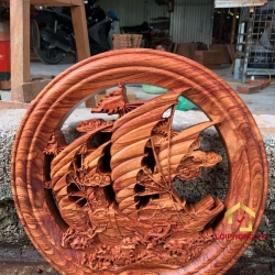 Đĩa gỗ phong thủy thuyền buồm bằng gỗ hương đường kính đĩa