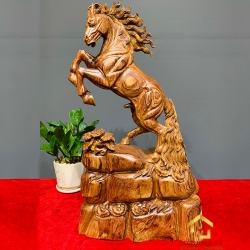 Tượng ngựa gỗ phong thủy tài lộc bằng gỗ cẩm kích thước 54x33x15 cm