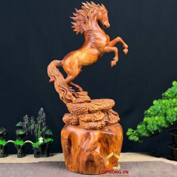 Tượng ngựa gỗ phong thủy tài lộc bằng gỗ nu hương kích thước 52x26x20 cm