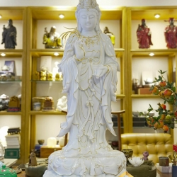Tượng Phật Quan Âm bằng đá Bạch Ngọc tự nhiên dát vàng 24K