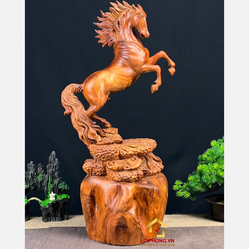 Tượng ngựa gỗ phong thủy tài lộc bằng gỗ nu hương kích thước 52x26x20 cm 1