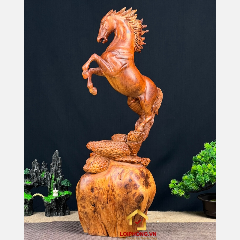 Tượng ngựa gỗ phong thủy tài lộc bằng gỗ nu hương kích thước 52x26x20 cm 3