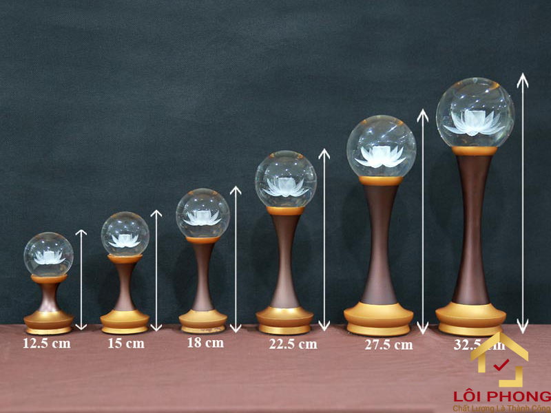 Giá của các mẫu đèn thờ pha lê thường cao hơn các mẫu đèn thờ khác