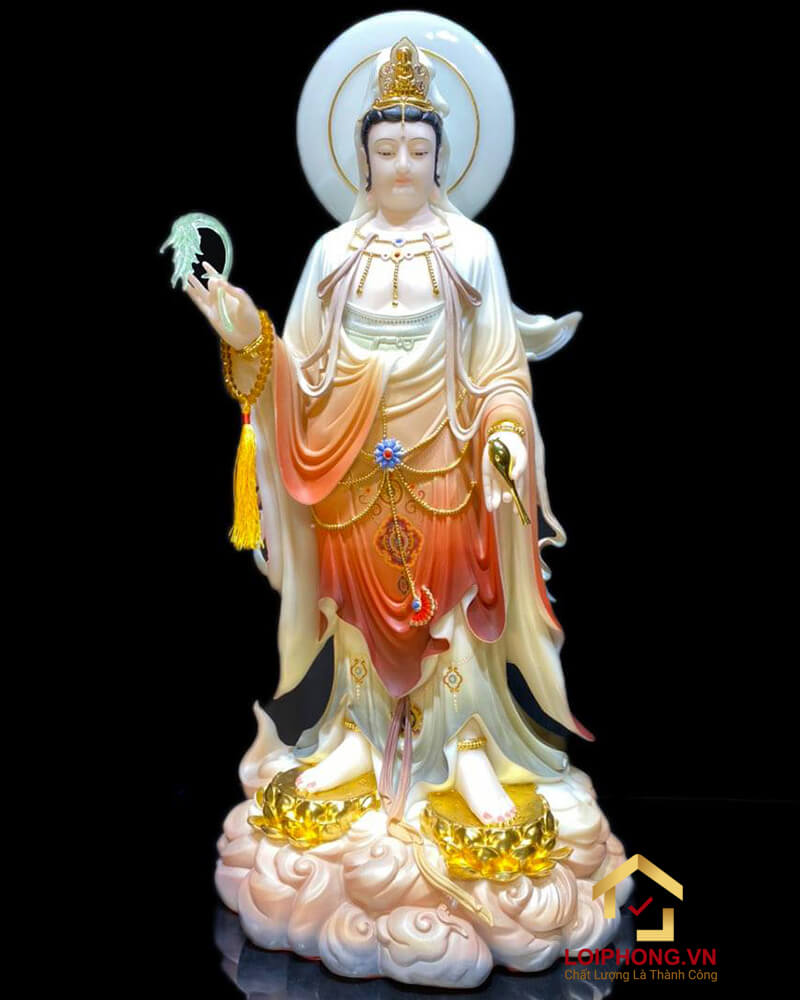Hình ảnh: tượng Phật Quan Âm đứng trên đài sen