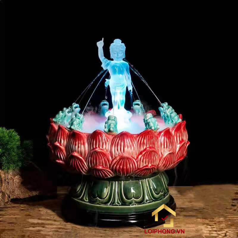 Chậu tắm Phật Đản Sanh được làm bằng sứ màu, kết hợp với tượng Phật bằng thạch anh trong suốt, được chiếu đèn phát sáng. Đây là một trong những sản phẩm có tính thẩm mỹ cao nhất của dòng sản phẩm chậu tắm Phật Đản Sanh tại Lôi Phong.