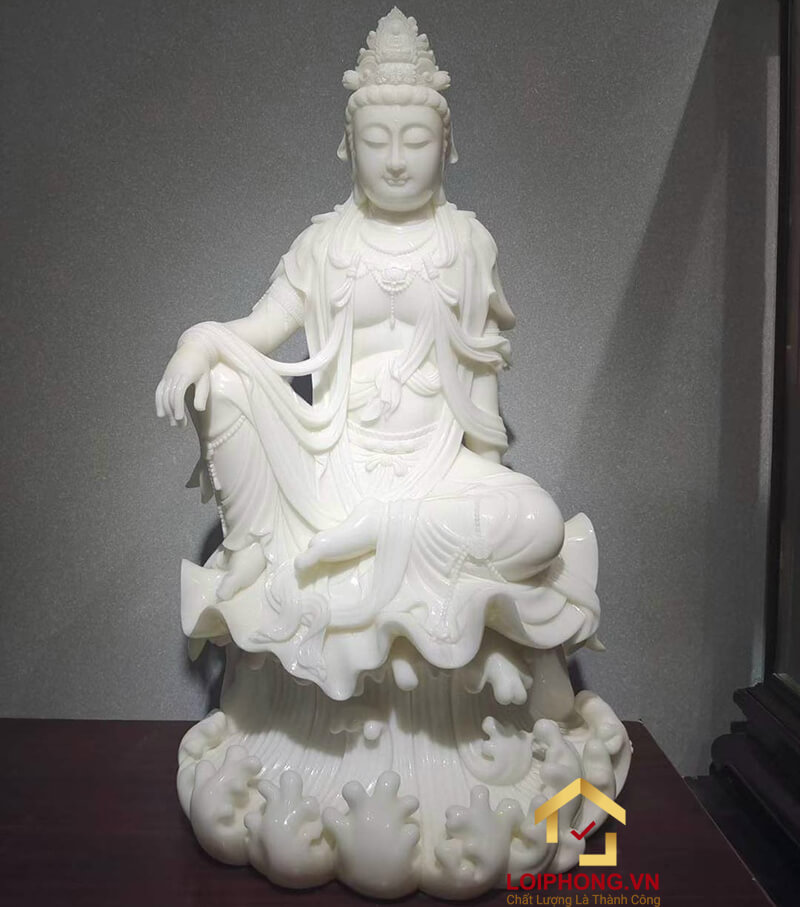 Mẫu tượng Phật được làm từ gốm sứ với kích thước nhỏ gọn và đẹp mắt