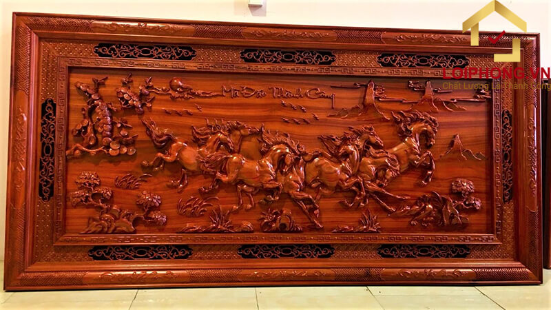 Tranh gỗ Mã Đáo Thành Công với 8 con ngựa mang ý nghĩa phát tài, phát lộc và thể hiện ý chí sức mạnh kiên cường