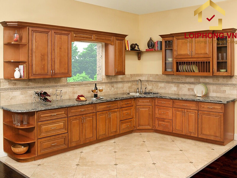 Tủ bếp gỗ hình chữ L sẽ có hệ tủ bếp lớn tạo sự cân đối
