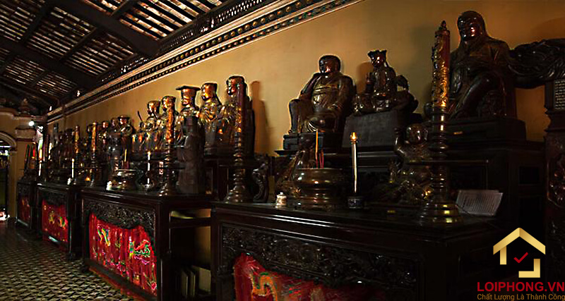 Đến chùa Giác Lâm bạn sẽ được tham quan những hiện vật quý đang còn sót lại