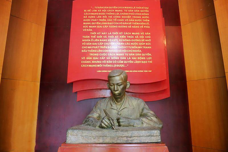 Cách khu mộ khoảng 1km là hệ thống nhà thờ và nhà trưng bày Tổng Bí thư Trần Phú
