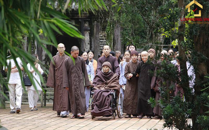 Thiền sư Thích Nhất Hạnh trở về an dưỡng tại Tổ đình Từ Hiếu