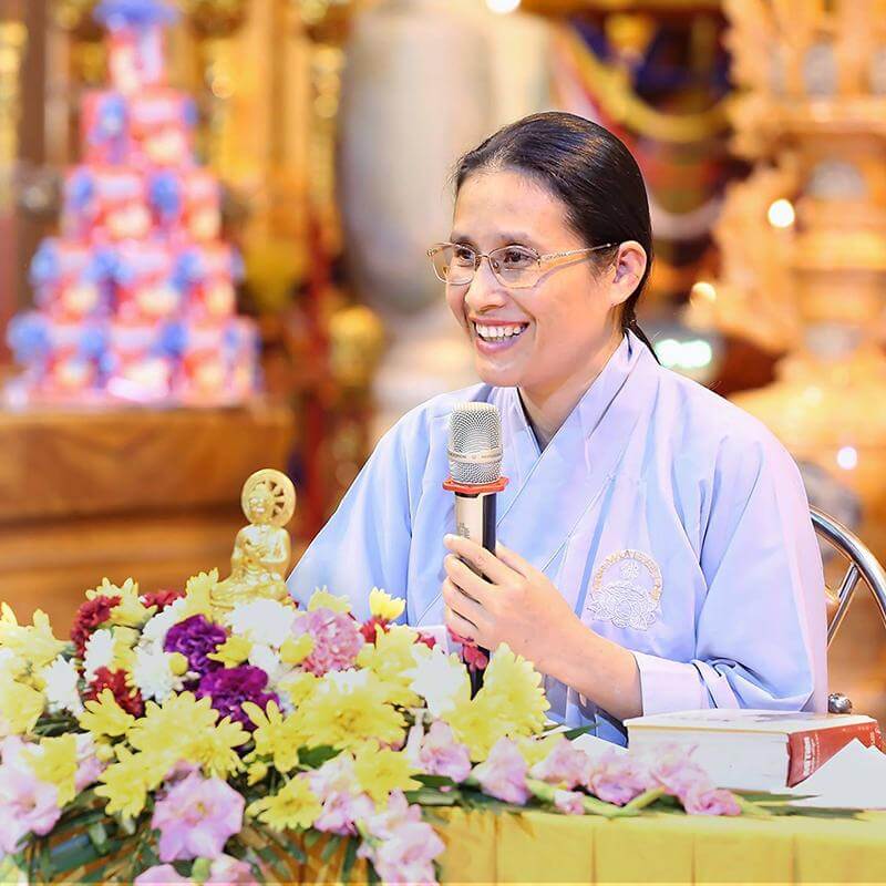 Bà Phạm Thị Yến là người đứng ra thu tiền của Phật tử dưới hình thức công đức