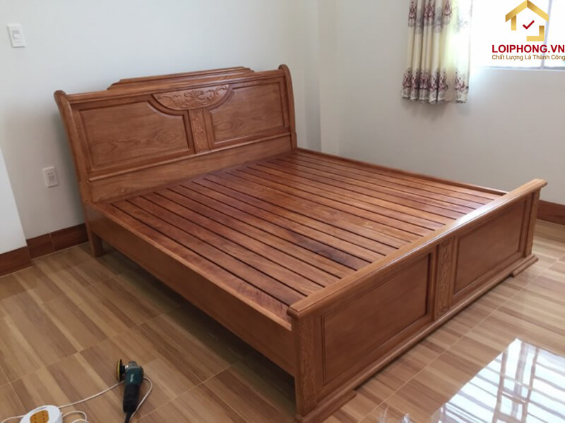 Giường ngủ bằng gỗ Gõ có độ chắc chắn cao và mang mùi thơm đặc trưng