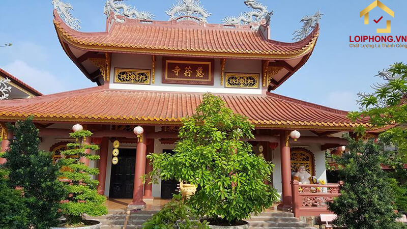 Huệ Nghiêm là ngôi chùa được xây dựng lâu đời nằm tọa lạc tại trung tâm TPHCM